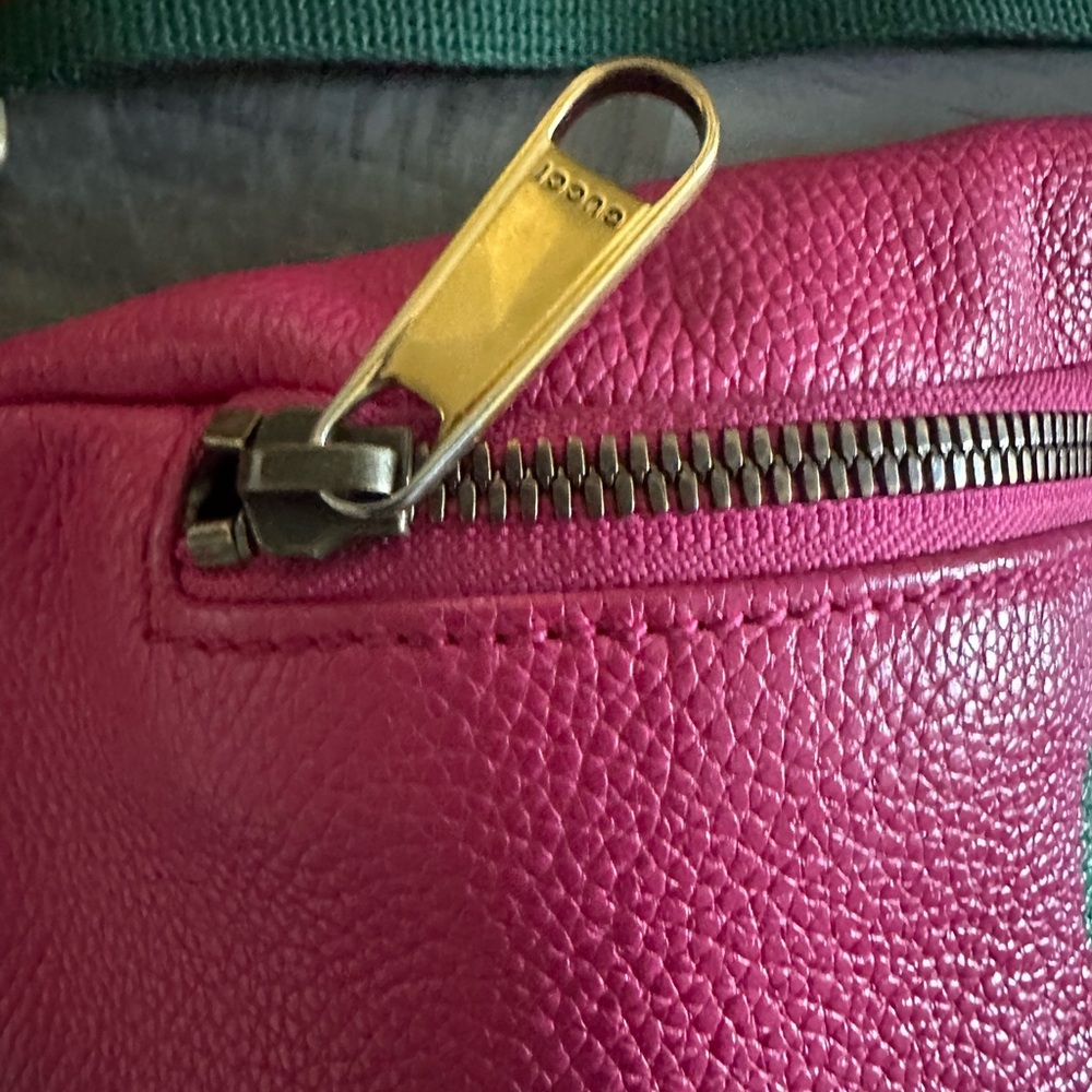 Gucci Pink Leather Logo Belt Bag with Green Accents - Picture 5 of 11